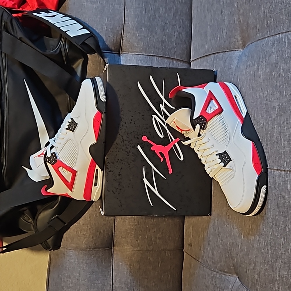 Mens Air Jordan Retro 4 "Red Cement " size 13